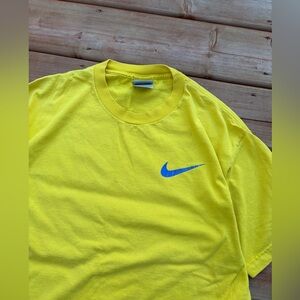 Vintage NIKE t-shirt swoosh yellow size large